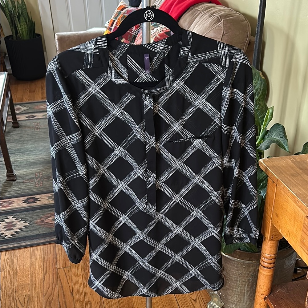 NYDJ Black and White Geometric Windowpane Patterned Popover Henley Blouse